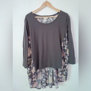 Altar’s State Gray Front, Floral Back, 3/4 Length Sleeve Top, Size S
